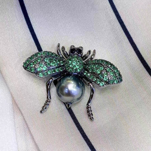 Black Pearl Bee Brooch